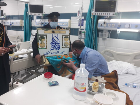 تصاویر حضور خادمان مسجد مقدس جمکران در بین بیماران و کادر درمان بیمارستان صاحب الزمان بندرعباس
