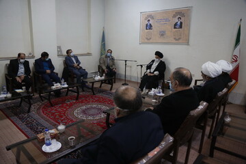 تصاویر/ دیدار مجریان طرح شهید حاج قاسم سلیمانی در مقابله با ویروس کرونا با آیت الله حسینی بوشهری