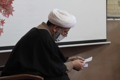 تصاویر /نشست بصیرتی در مدرسه علمیه آیت الله آخوند با حضور حجت الاسلام والمسلمین فلاحی