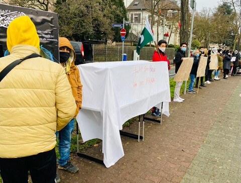 جرمن کے فرینکفرٹ شہر میں پاکستانی قونصلیٹ کے سامنے سانحہ مچھ کے خلاف احتجاجی مظاہرہ
