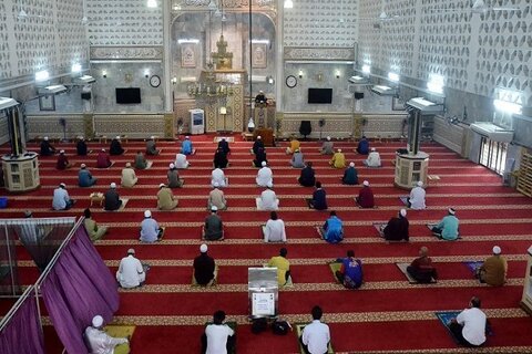 نمازهای جمعه و جماعت در مساجد مالزی به شدت محدود شد