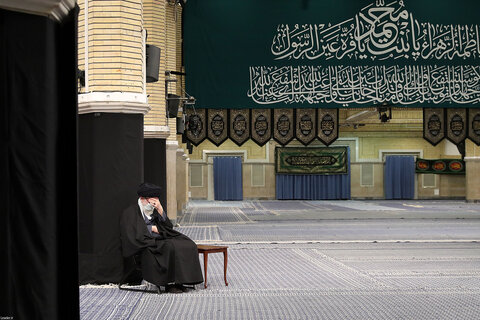 تصاویر/ مراسم عزاداری شب شهادت حضرت زهرا (سلام‌الله‌علیها) در حسینیه امام خمینی