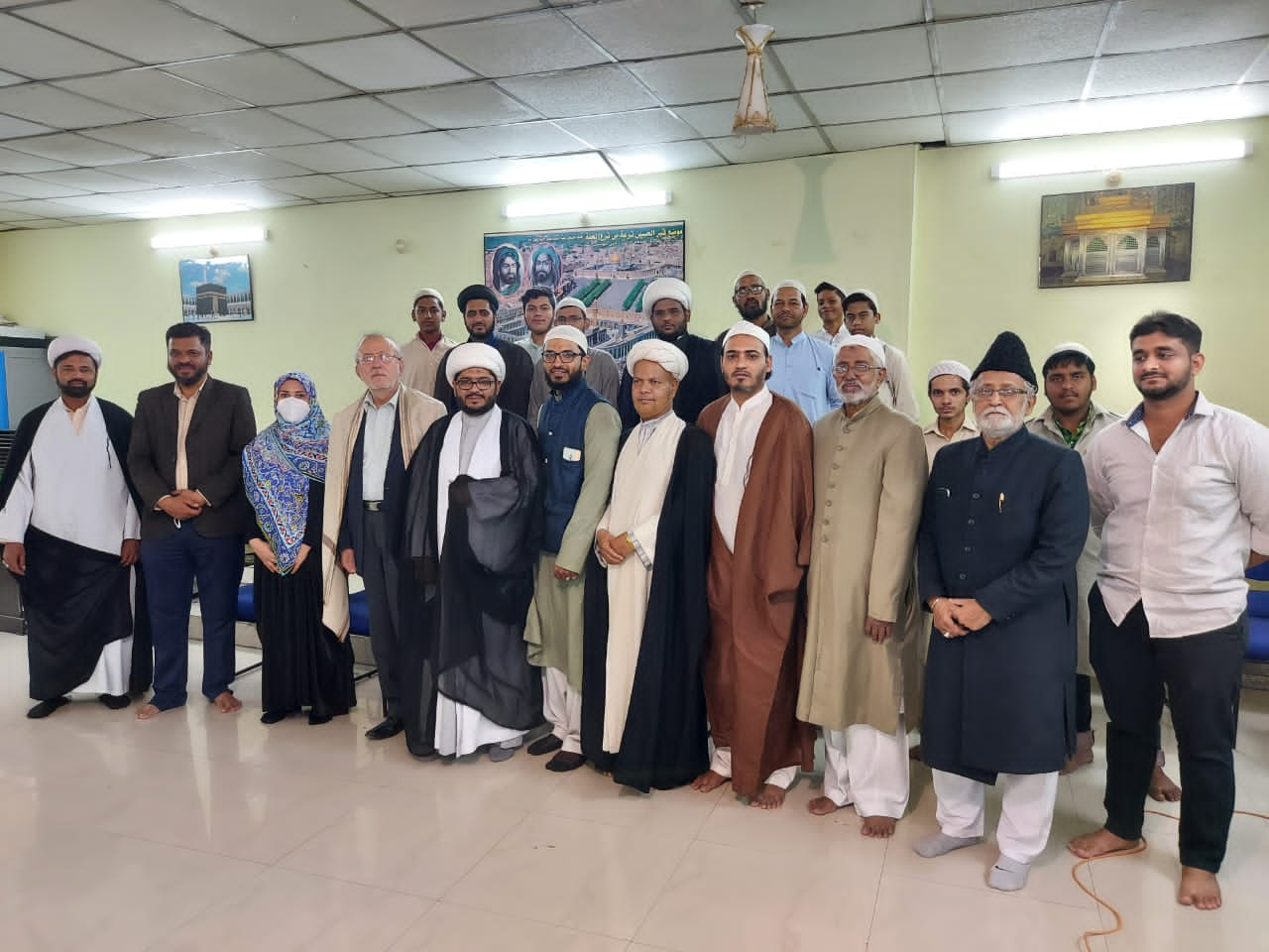 Iran Consul General in Hyderabad visited the seminary in the old city