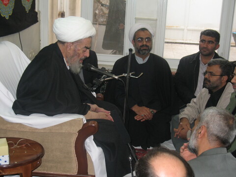 تصاویر آرشیوی از دیدار جمعی از سپاهیان با آیت الله العظمی فاضل لنکرانی(ره) در بهمن ماه ۱۳۸۵  