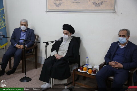 بالصور/ مساعد الرئيس الايراني للشؤون العلمية يلتقي بآية الله الحسيني البوشهري بقم المقدسة