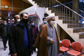 امام جمعه قزوین به سینما رفت + عکس