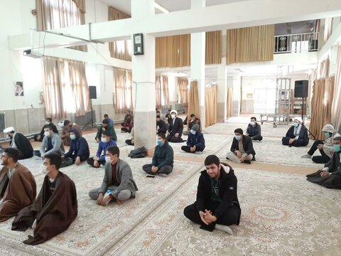 تصاویر/ برگزاری درس اخلاق طلاب کردستانی به صورت مجازی