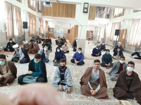 تصاویر/ برگزاری درس اخلاق طلاب کردستانی به صورت مجازی