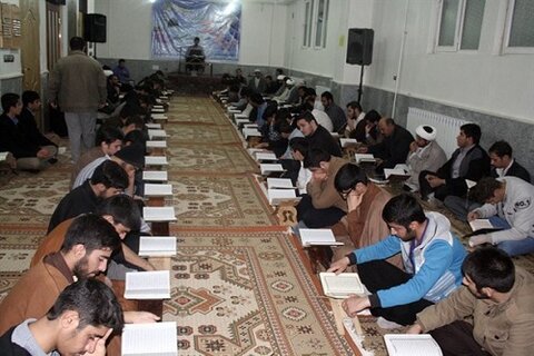 طلاب مدرسه علمیه امام خمینی(ره) هرسین
