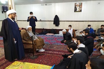 طلاب انقلابی موظف به روشنگری در مقابل جریان نفوذند