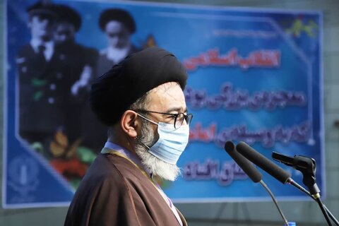 تصاویر / مراسم گرامیداشت آغاز دهه فجر در سالن همایش مصلای اعظم امام خمینی(ره)تبریز