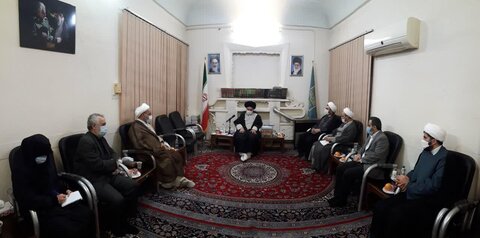 آیت الله حسینی بوشهری در دیدار معاون حقوقی و امور پارلمانی قوه قضائیه
