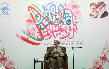 عشق به حضرت زهرا(س) موجب رشد و کمال انسان می‌شود/ دل بستن به غیر اهل‌بیت(ع) نشانه حماقت است