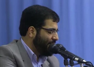 فیلم | مولودی خوانی حسین سیب سرخی در دیدار سال ۱۳۸۶ مداحان با رهبر انقلاب