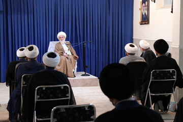 فیلم | دیدار طلاب مدرسه علمیه دارالسلام تهران با آیت الله العظمی نوری همدانی