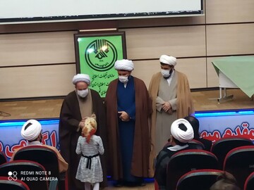 تصاویر/تجلیل از همسران کادر، اساتید و طلاب حوزه علمیه امام صادق (ع) بیجار در سالروز ولادت حضرت فاطمه (س)