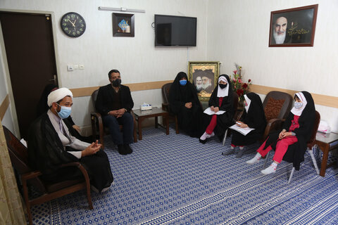 تصاویر/ دیدار دانش آموزان یزدی در دهه فجر با آیت الله ناصری یزدی