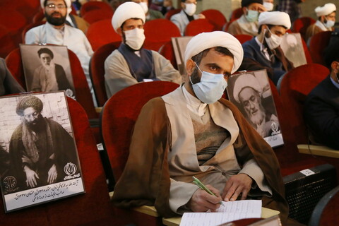 تجلیل از طلاب جهادی فعال در بیمارستان‌ها و آرامستان‌های استان قم در ایام شیوع ویروس کرونا 