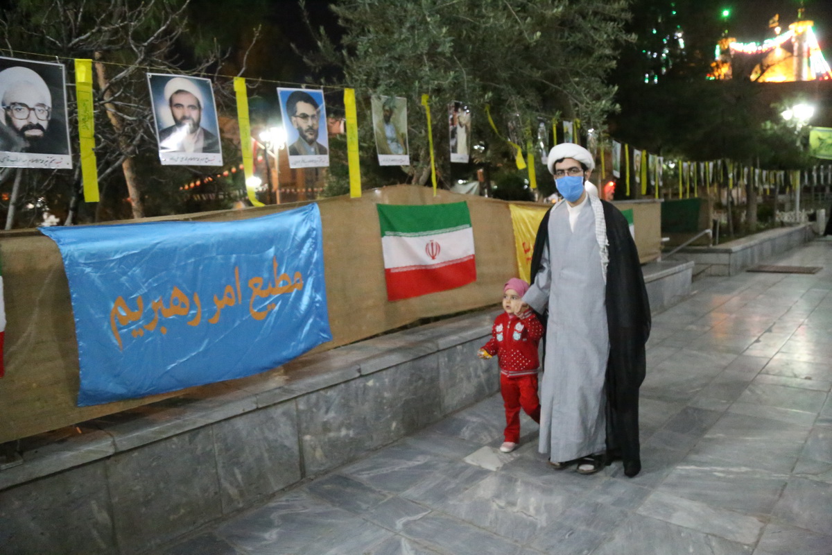 تصاویر / جشن انقلاب به مناسبت چهل و دومین سالگرد پیروزی انقلاب اسلامی در مدرسه علمیه فیضیه قم