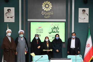 مرحوم بهجتی  پرچمدار شعر حوزه های علمیه بود