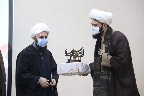 تصاویر/ مراسم تجلیل از ممتازین علمی و فرهنگی مدرسه علمیه امام خامنه ای ارومیه