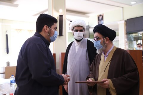 تصاویر / تجلیل از طلاب ممتاز مدرسه علمیه امیرالمومنین( ع) تبریز