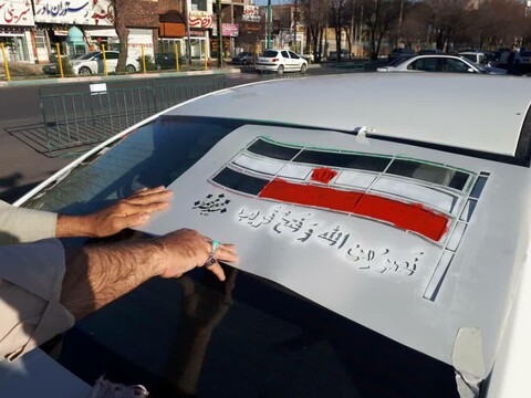 تصاویر نقاشی پرچم جمهوری اسلامی بر خودروهای مردم یزد