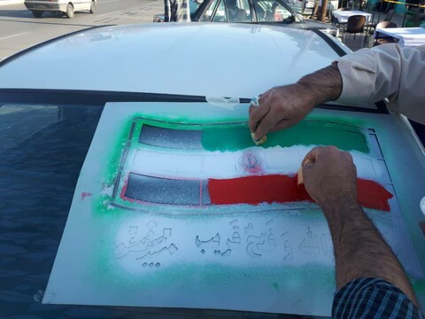 تصاویر نقاشی پرچم جمهوری اسلامی بر خودروهای مردم یزد