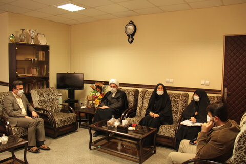 نشست مشترک مدیر حوزه علمیه خواهران استان قم با مدیرکل کمیته امداد استان