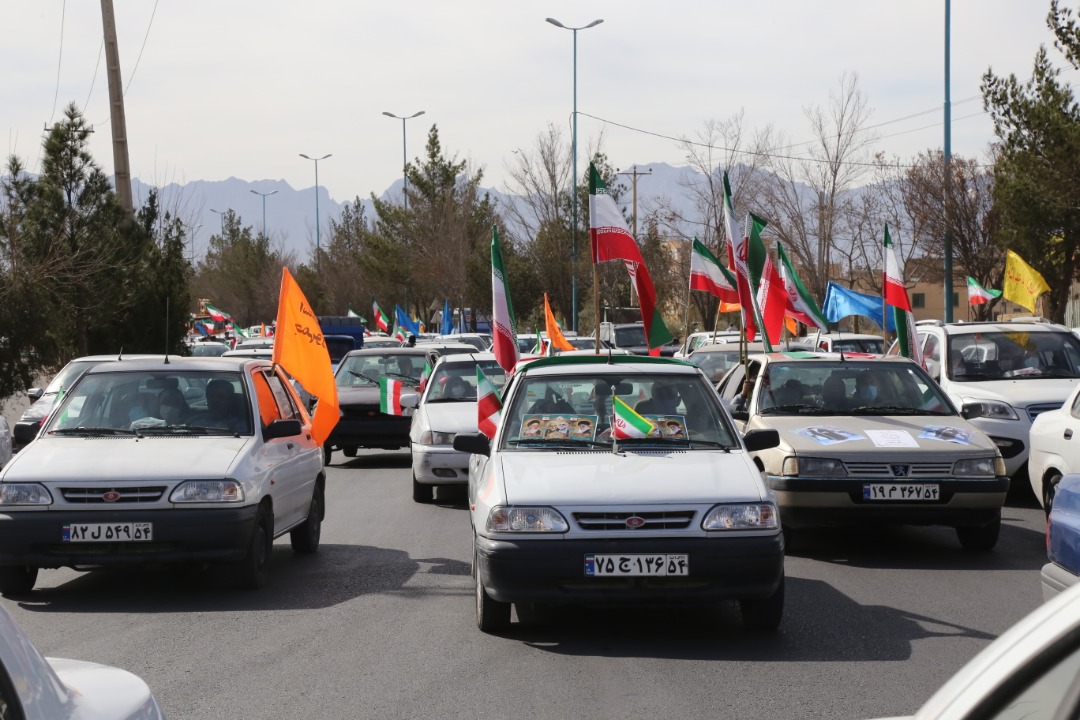 تصاویر/ راهپیمایی خودرویی ۲۲ بهمن در یزد