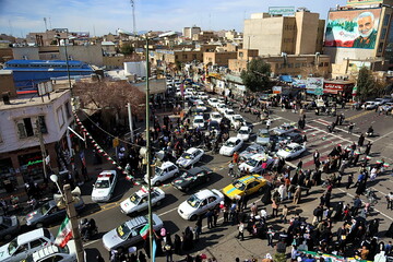 تصاویر/ راهپیمایی خودرویی ۲۲ بهمن قم -۱