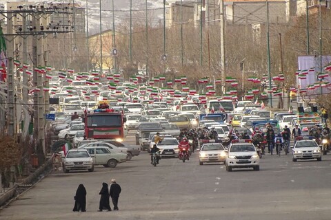 تصاویر/ راهپیمایی خودرویی 22 بهمن در ماکو