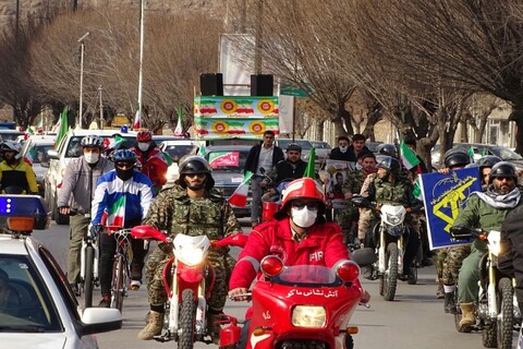 تصاویر/ راهپیمایی خودرویی 22 بهمن در ماکو