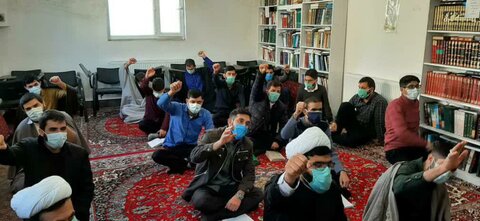 تصاویر/ حضور پرشور طلاب مدرسه سفیران هدایت بیجار در گرامیداشت 22 بهمن ماه