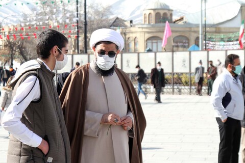 مسئولان همدانی پای درد دل مردم در حاشیه راهپیمایی ۲۲ بهمن