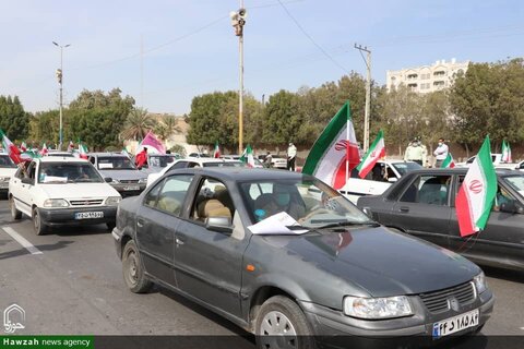 بالصور/ مسيرات بالسيارات والدراجات النارية في الذكرى الـ 42 للثورة الإسلامية في مختلف أرجاء إيران