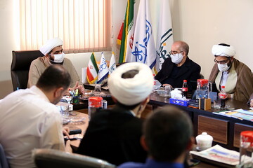 تصاویر/ نشست جمعی از فعالان حوزوی فضای مجازی در مرکز رسانه و فضای مجازی حوزه‌های علمیه