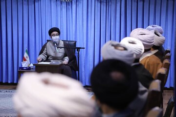 تصاویر / تقدیر امام جمعه تبریز از پرسنل وادی رحمت در ایام کرونا