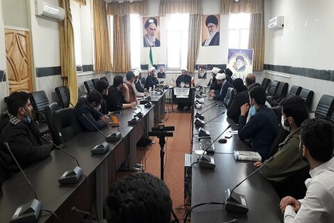 نشست فعالان طلاب جهادی کرمانشاه با مسئول دبیرخانه هماهنگی گروه های جهادی حوزه های علمیه