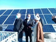 تصاویر/ بازدید مسئولان وزارت نیرو  از پروژه ۲۰ کیلوواتی انرژی خورشیدی مدرسه علمیه امام موسی کاظم(ع) برزک کاشان