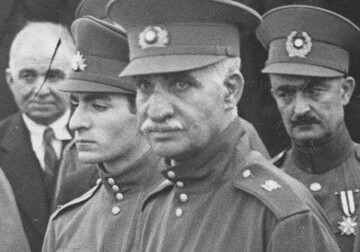 چرا انگلیسی ها رضاخان بی سواد را برای حکومت در ایران انتخاب کردند؟