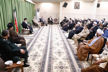 روحانیت نباید ژست حکومتی به خود بگیرد | باید در کنار مردم باشیم