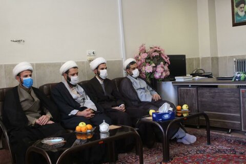 تصاویر/جلسه مدیر حوزه علمیه کردستان با مدیر، معاونین و اساتید مدرسه علمیه کامیاران