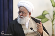 अयातुल्लाह जलाली खुमैनी तेहरान के सबसे प्रमुख मुजाहिद विद्वानों में से थेः  उस्ताद अली अकबर रशाद