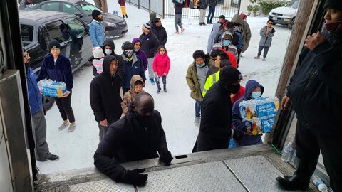 گروه‌های مسلمان تگزاسی در خط مقدم امداد‌رسانی زمستانی + تصاویر