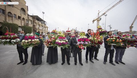 بالصور/ تزيين الشباك الشريف للإمام الحسين (ع) بالأزهار والورود احتفاء بحلول ذكرى ولادة الامام علي (ع)