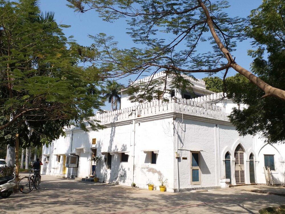 अलीगढ़ मुस्लिम विश्वविद्यालय के धर्मशास्त्र संकाय जहां शिया- सुन्नी धर्मशास्त्र की शिक्षा दी जाती हैं