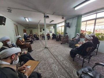 برگزاری اردوی مدیران و معاونان مدارس علمیه هرمزگان در جوار بارگاه رضوی