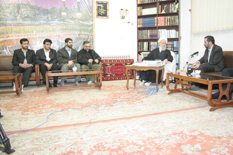 تصاویر آرشیوی از دیدار وزیر وقت بهداشت با آیت الله العظمی مکارم شیرازی در اسفندماه ۱۳۸۴ 