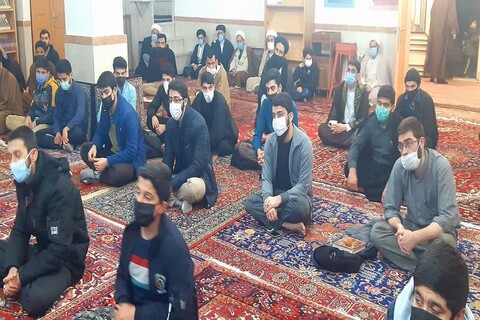 تصاویر/ نشست بصیرتی طلاب خوی با حجت الاسلام و المسلمین زمانی